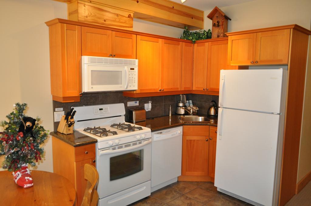 Red Mountain Village Condos Rossland Bilik gambar