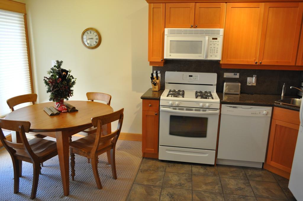 Red Mountain Village Condos Rossland Bilik gambar